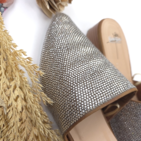 🔴 Bisou Bisou Elegant Silver Women's Mules Sz 7 - Picture 7 of 10